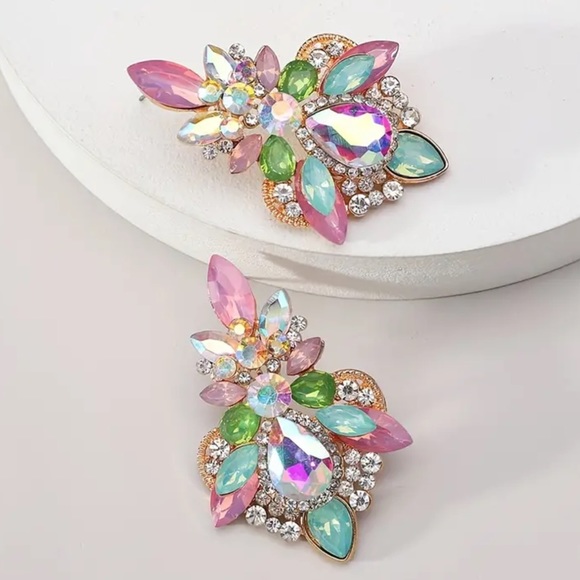 -🌸Iridescent Light Pastel Colored GoldTone Crystal Drop Post back Earrings - Picture 1 of 16